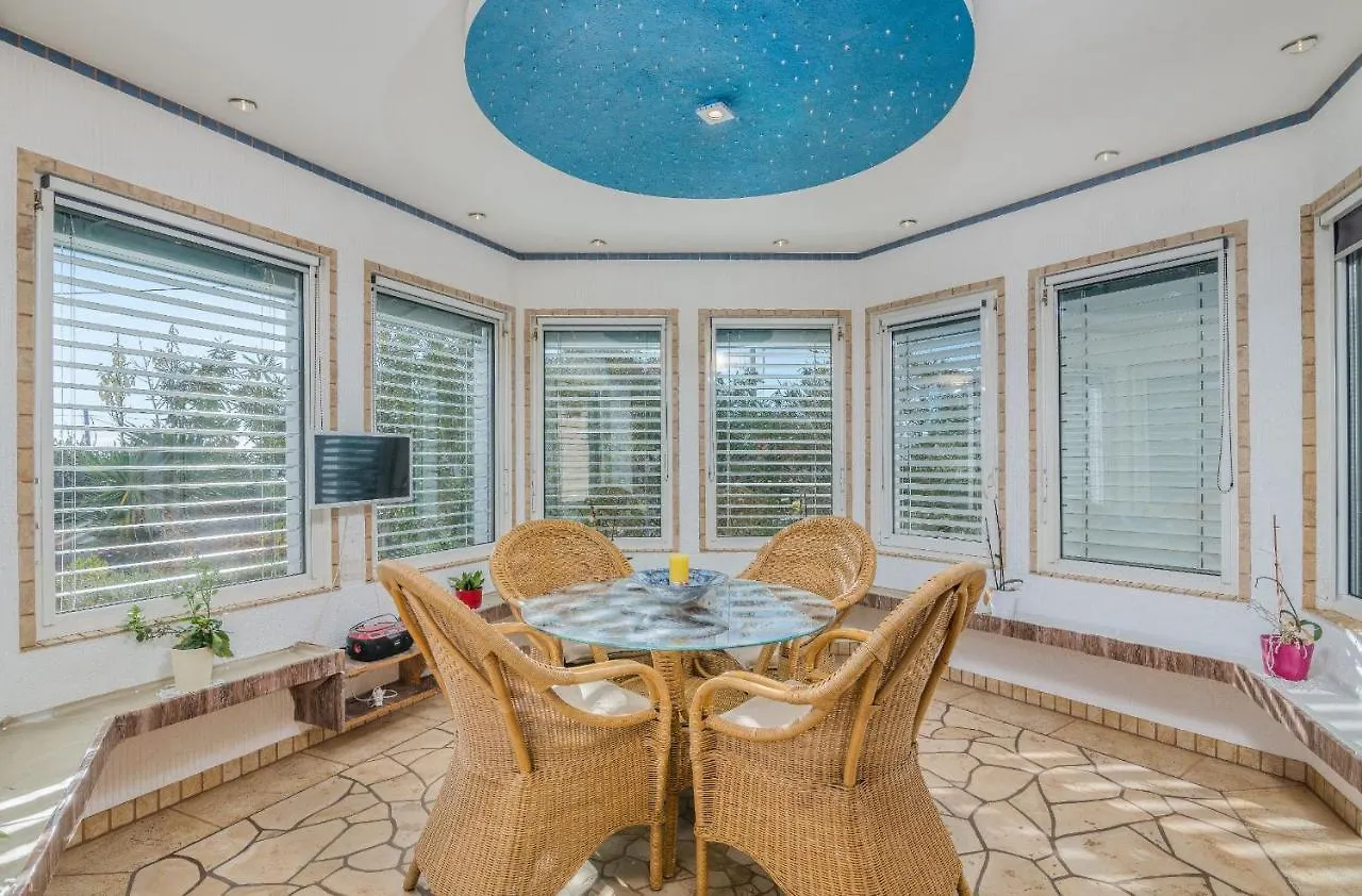 Holiday House Nika With Pool And Jacuzzi Linardići 0*,