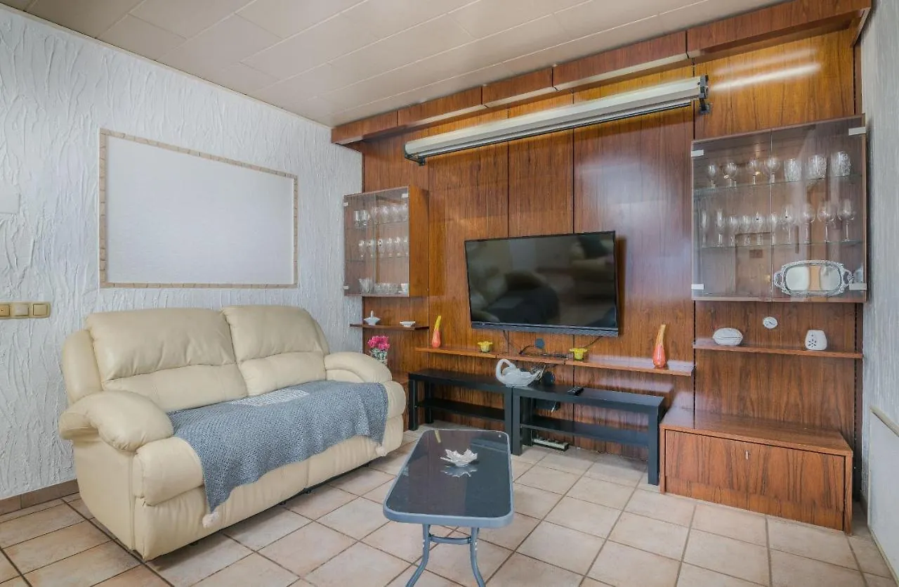 Semesterbostad Holiday House Nika With Pool And Jacuzzi Linardići