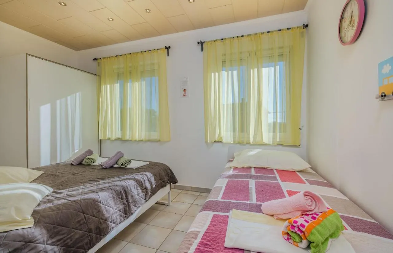 Holiday House Nika With Pool And Jacuzzi Linardići 0*,  Kroatien