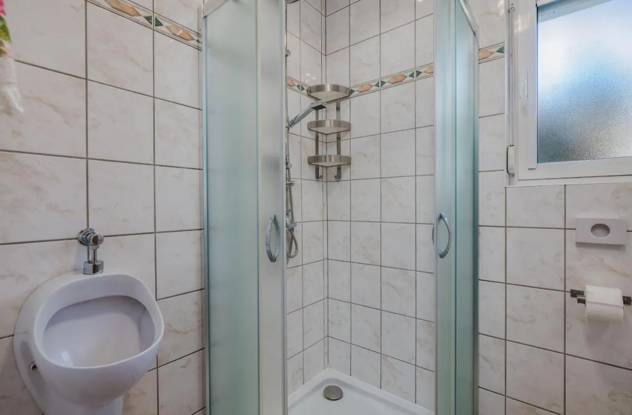 Holiday House Nika With Pool And Jacuzzi Linardići 0*,