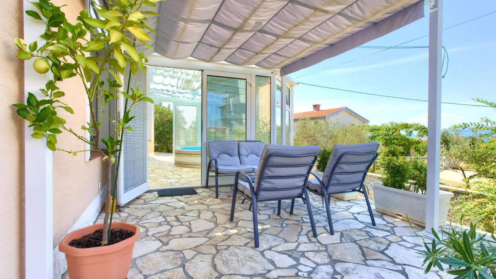 Semesterbostad Holiday House Nika With Pool And Jacuzzi Linardići